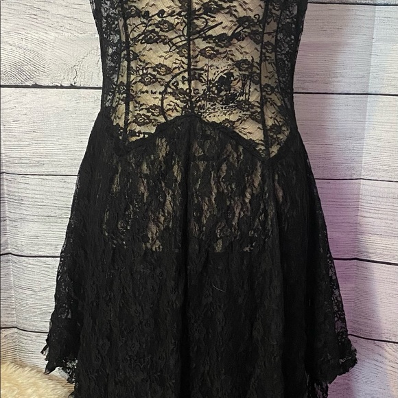 Lace Dress - Picture 2 of 3